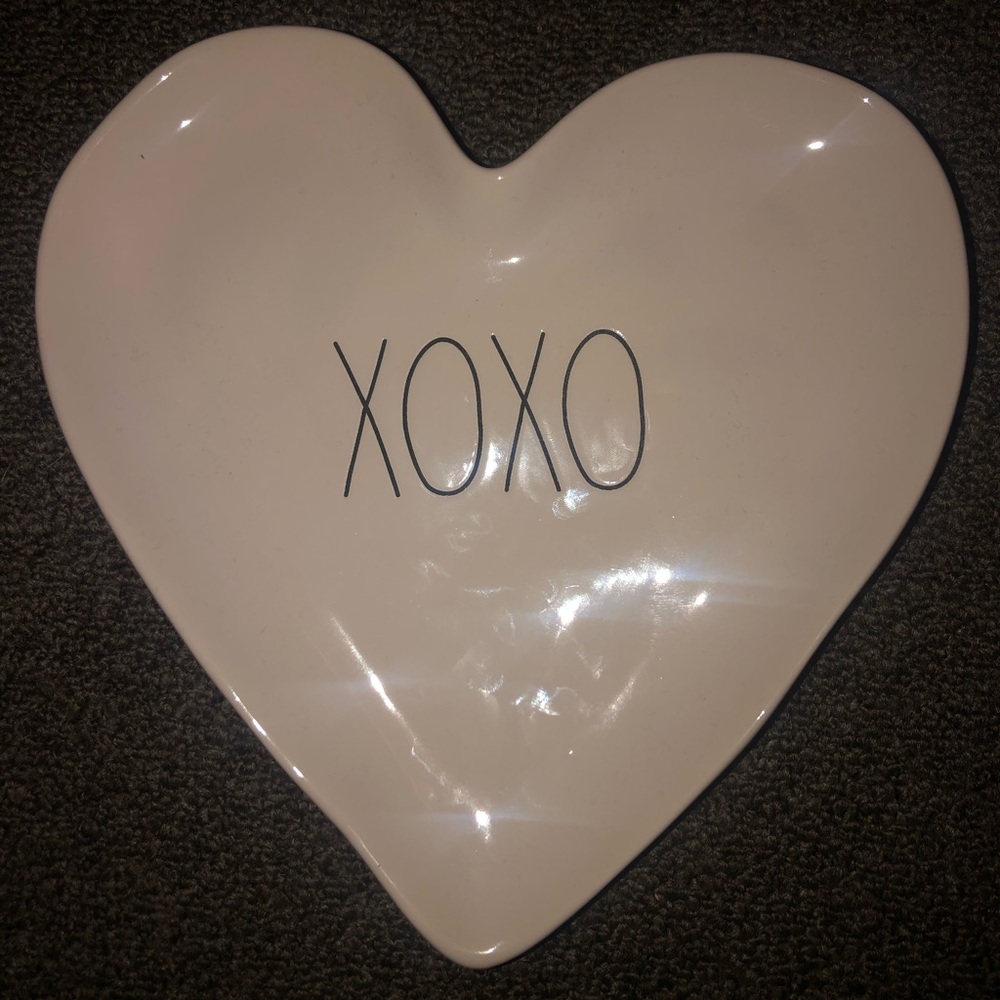 Rae Dunn heart plate
